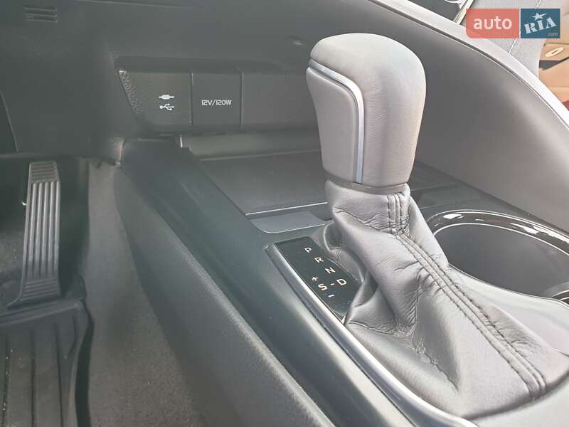 Седан Toyota Camry 2019 в Киеве