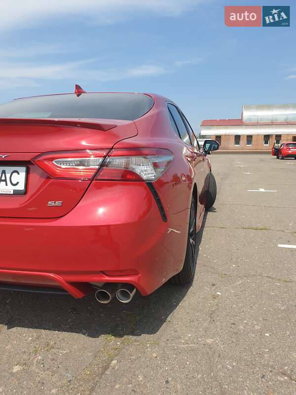 Седан Toyota Camry 2019 в Киеве