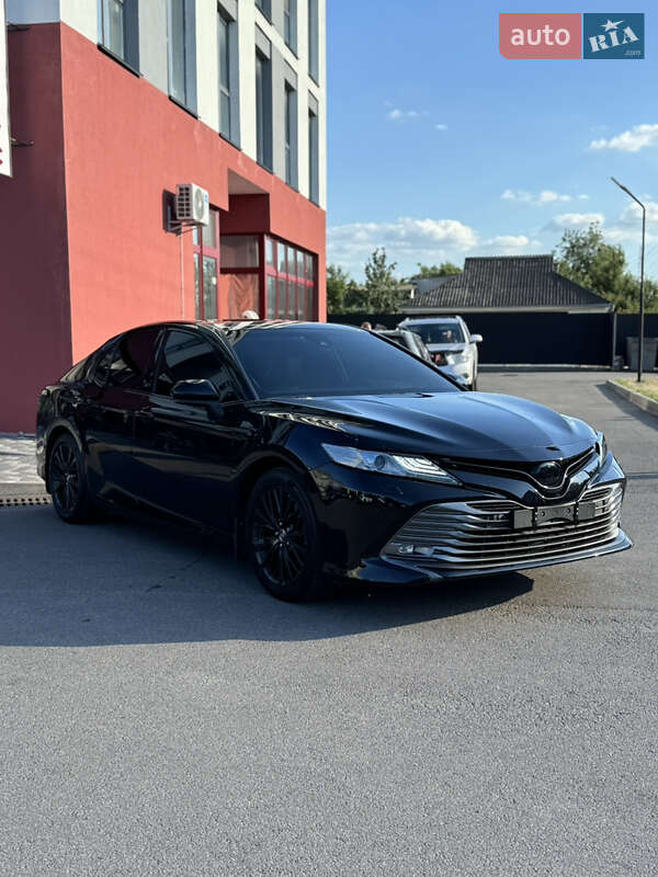 Седан Toyota Camry 2019 в Києві