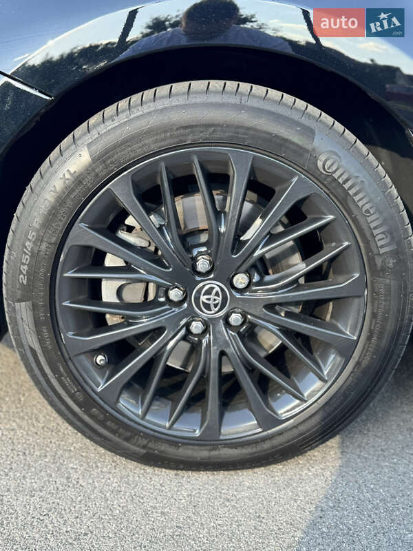 Седан Toyota Camry 2019 в Києві