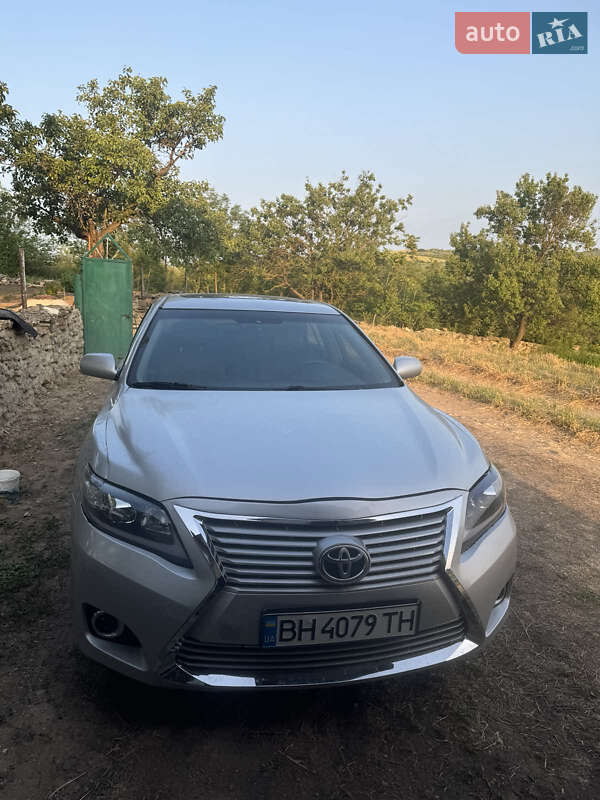 Седан Toyota Camry 2010 в Окнах