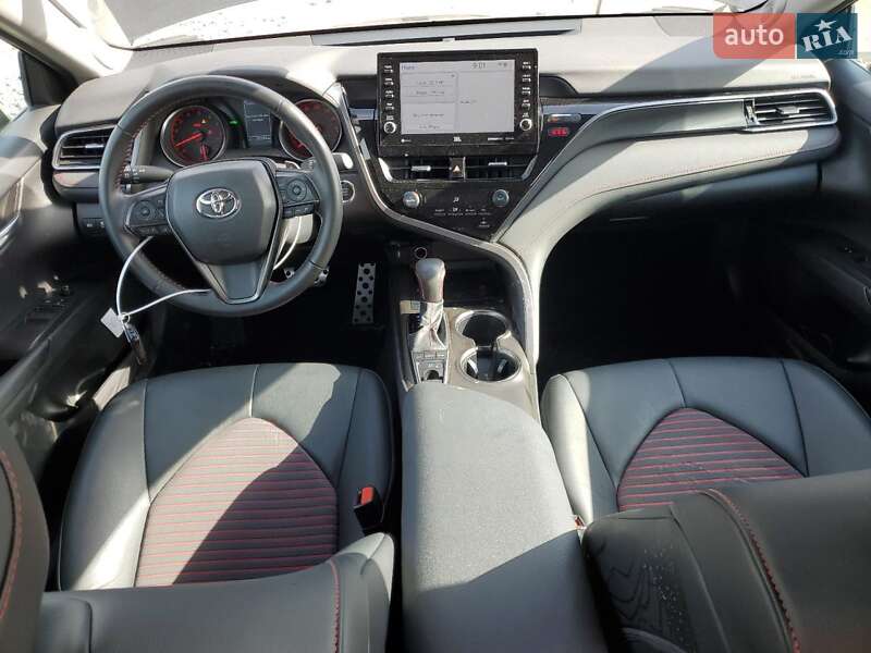 Седан Toyota Camry 2023 в Львове