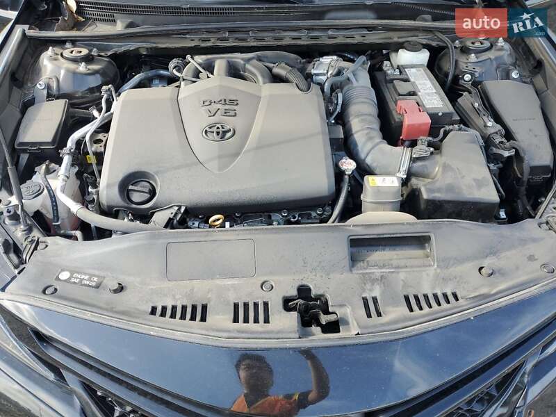 Седан Toyota Camry 2023 в Львове