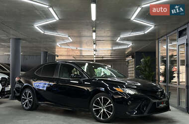 Седан Toyota Camry 2018 в 