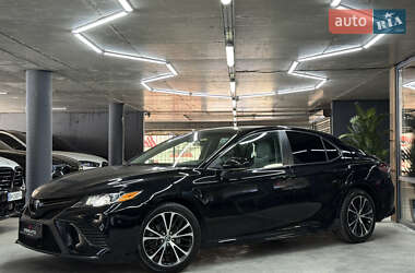 Седан Toyota Camry 2018 в 