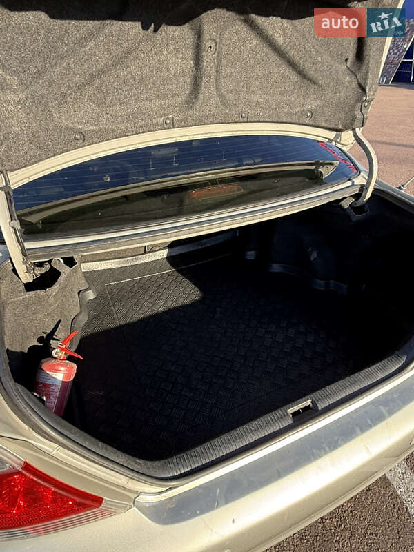 Седан Toyota Camry 2005 в Житомире