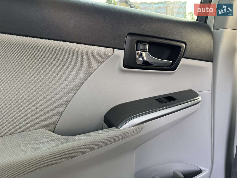 Седан Toyota Camry 2012 в Львові