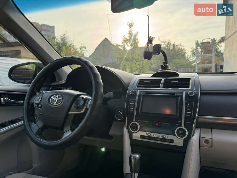 Седан Toyota Camry 2012 в Львові