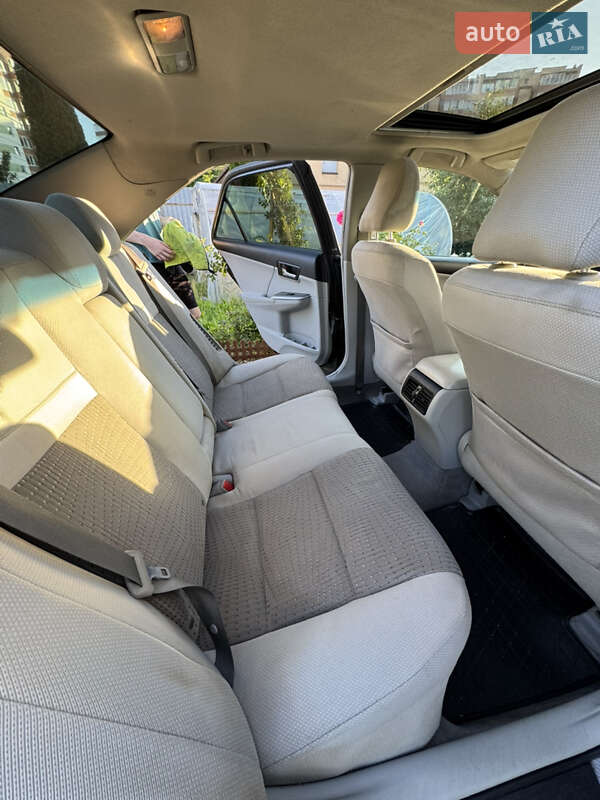 Седан Toyota Camry 2012 в Львові