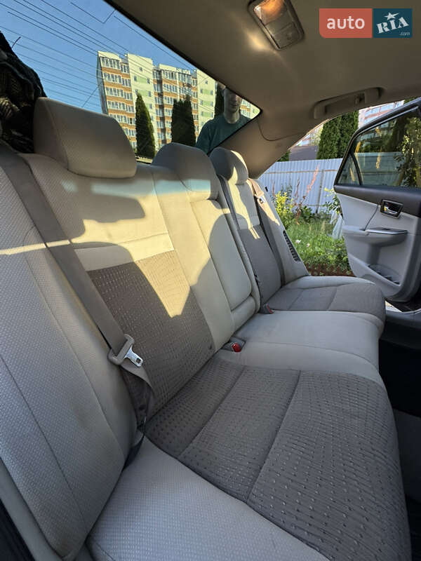 Седан Toyota Camry 2012 в Львові