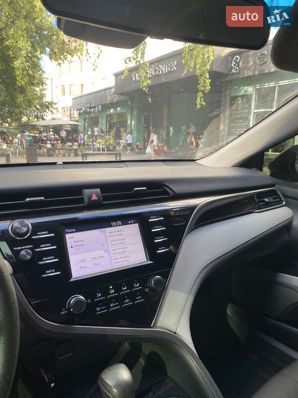 Седан Toyota Camry 2017 в Рівному