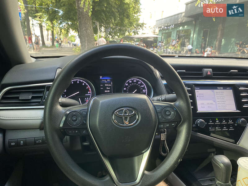 Седан Toyota Camry 2017 в Рівному