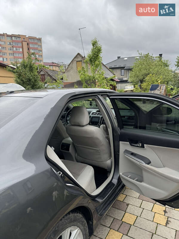 Седан Toyota Camry 2012 в Львові
