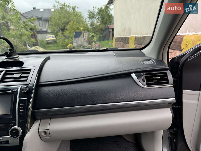 Седан Toyota Camry 2012 в Львові