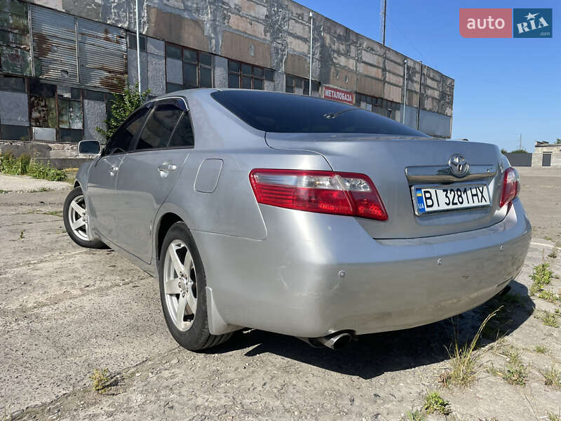 Седан Toyota Camry 2006 в Ровно