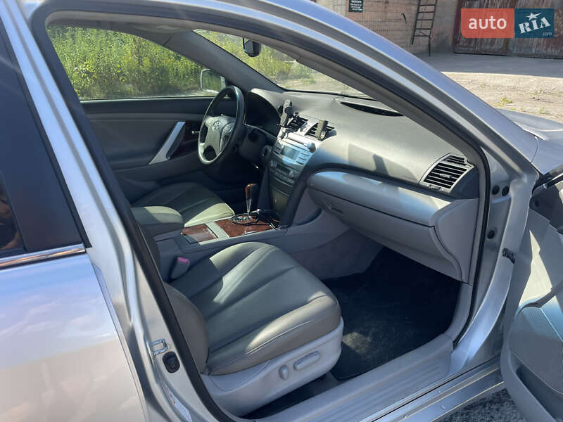 Седан Toyota Camry 2006 в Ровно