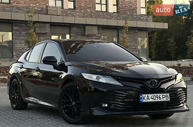 Седан Toyota Camry 2017 в Кропивницком