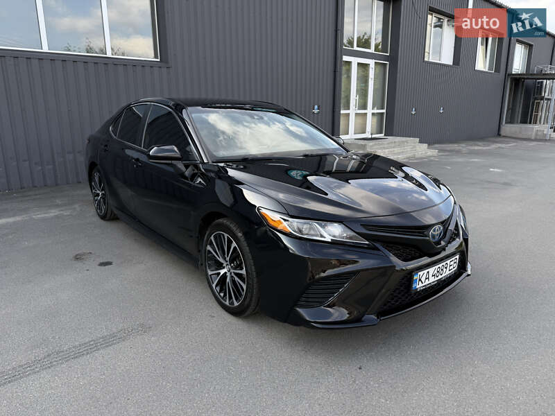 Седан Toyota Camry 2019 в Києві