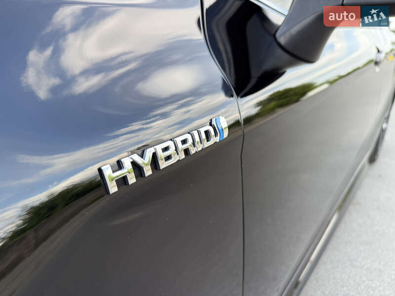 Седан Toyota Camry 2019 в Києві