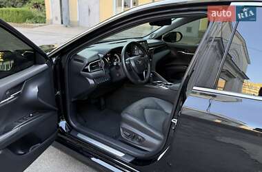 Седан Toyota Camry 2021 в 