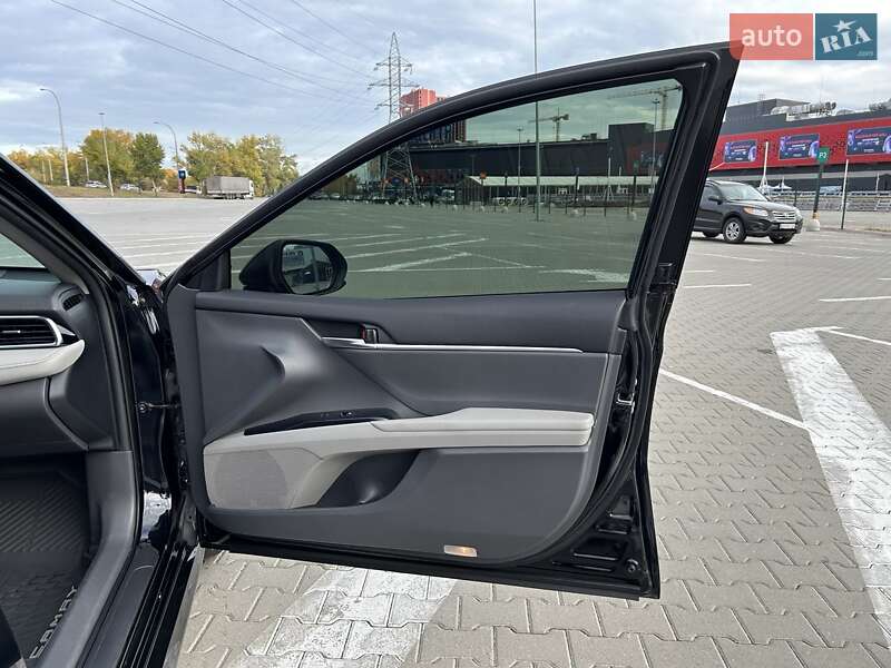 Седан Toyota Camry 2017 в Киеве фото 31 Седан Toyota Camry 2017 в Киеве