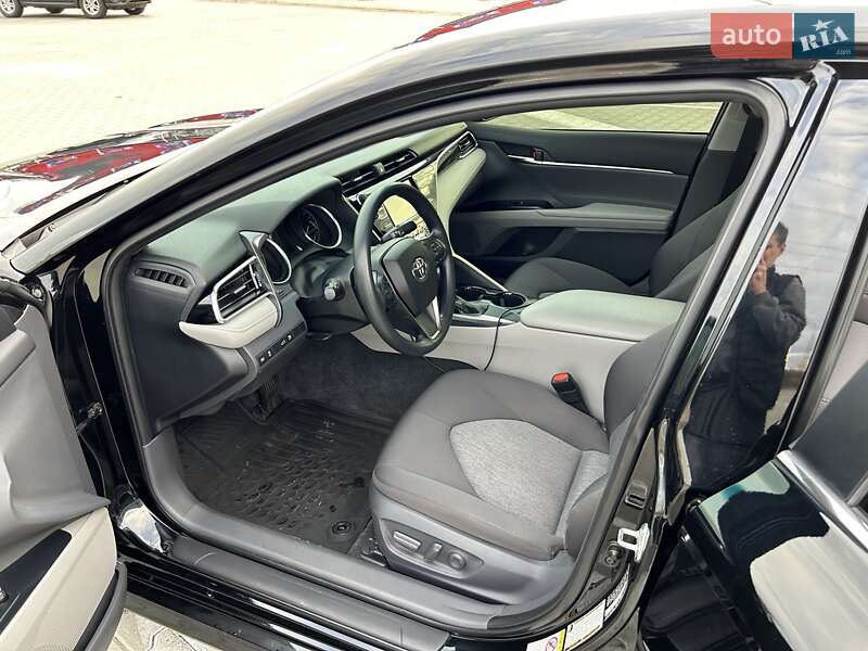 Седан Toyota Camry 2017 в Киеве фото 33 Седан Toyota Camry 2017 в Киеве