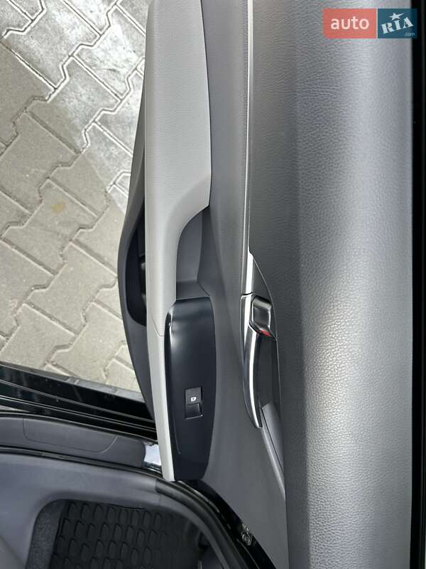 Седан Toyota Camry 2017 в Киеве фото 47 Седан Toyota Camry 2017 в Киеве