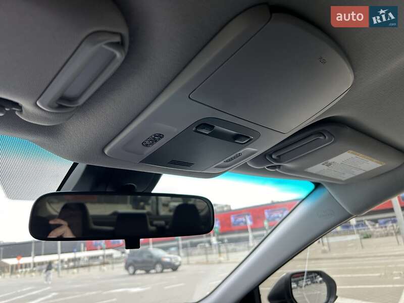 Седан Toyota Camry 2017 в Киеве фото 65 Седан Toyota Camry 2017 в Киеве