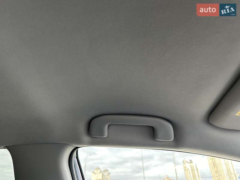 Седан Toyota Camry 2017 в Киеве фото 71 Седан Toyota Camry 2017 в Киеве