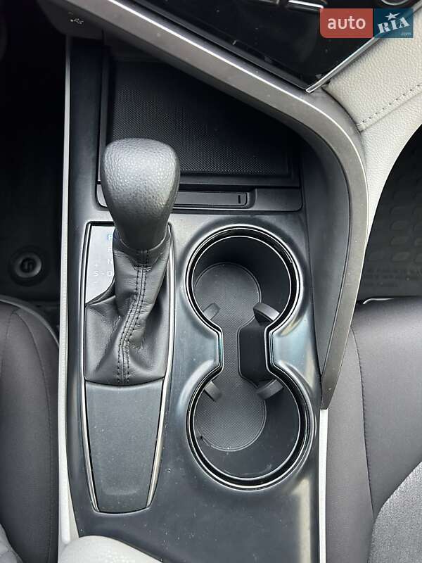 Седан Toyota Camry 2017 в Киеве фото 62 Седан Toyota Camry 2017 в Киеве