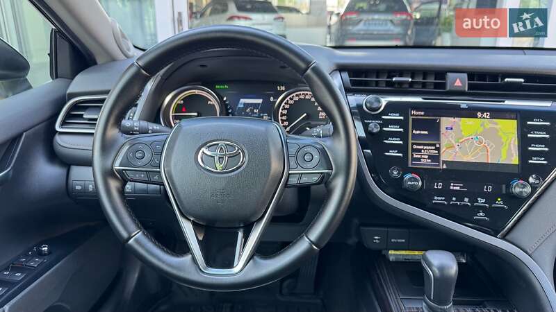 Седан Toyota Camry 2019 в Ивано-Франковске