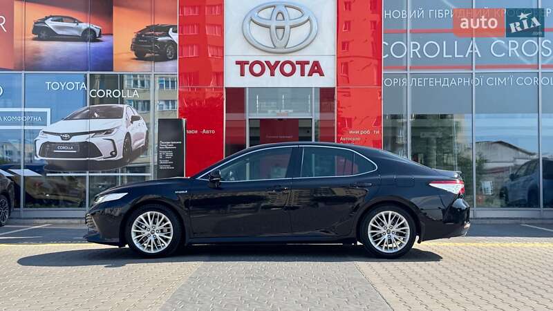 Седан Toyota Camry 2019 в Ивано-Франковске