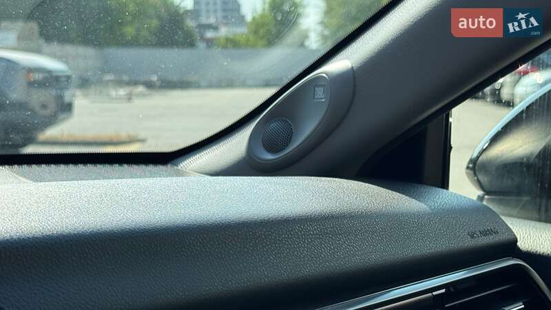 Седан Toyota Camry 2019 в Ивано-Франковске