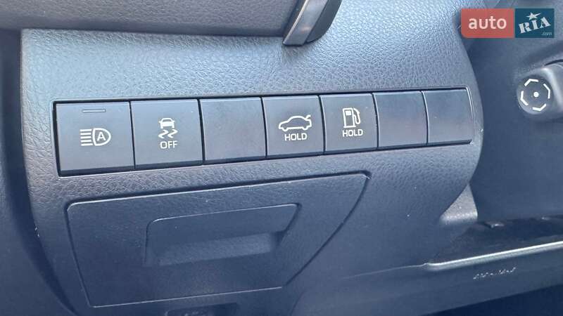 Седан Toyota Camry 2019 в Ивано-Франковске