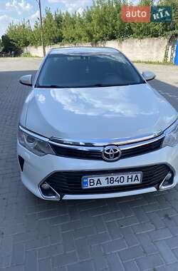 Седан Toyota Camry 2016 в Кропивницком
