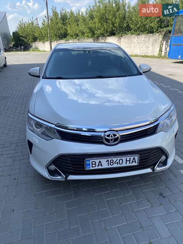 Седан Toyota Camry 2016 в Кропивницком