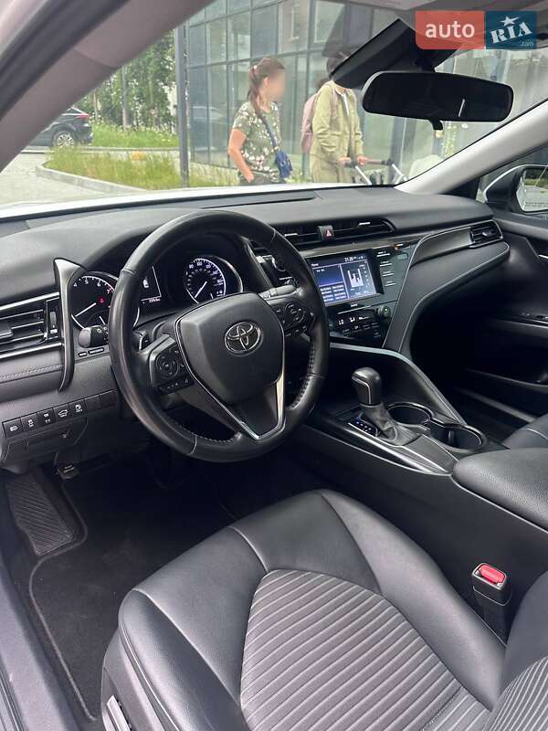Седан Toyota Camry 2020 в Львові