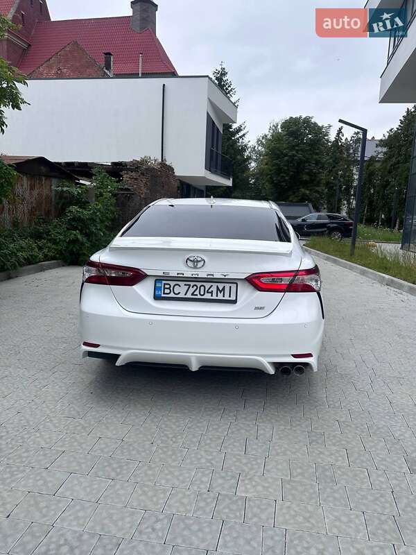 Седан Toyota Camry 2020 в Львові