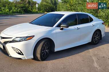 Седан Toyota Camry 2019 в Вышгороде