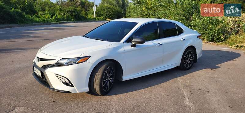 Toyota Camry 2019