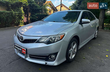 Седан Toyota Camry 2012 в Киеве