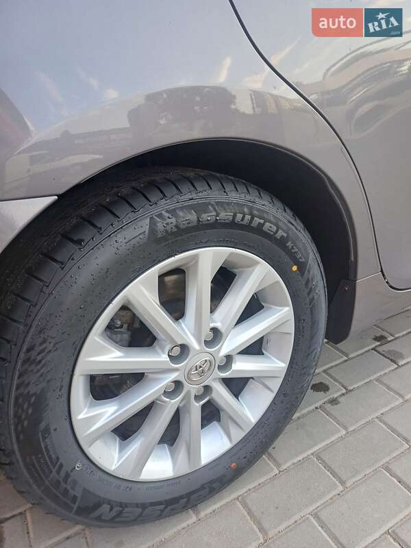 Седан Toyota Camry 2015 в Харкові