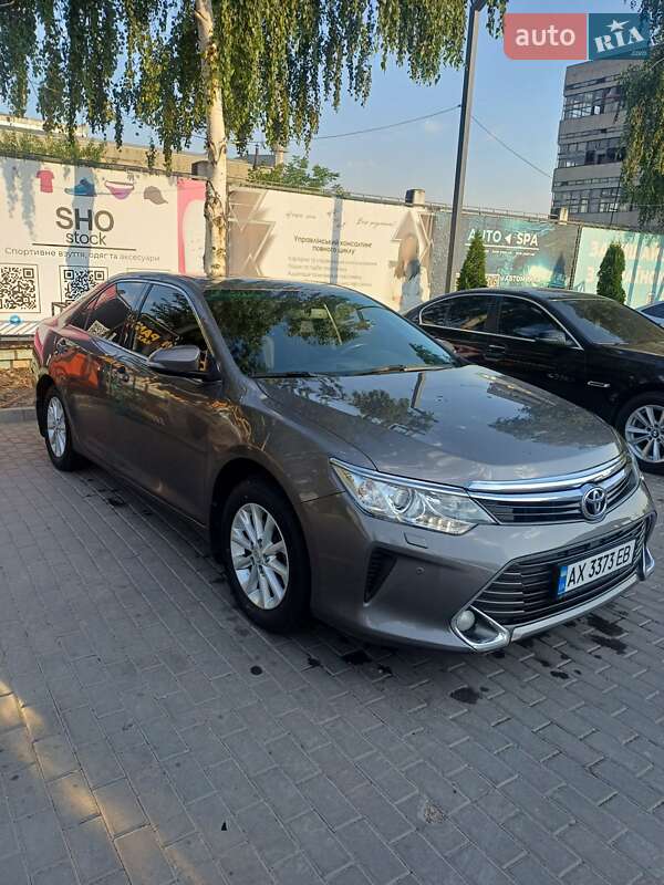Седан Toyota Camry 2015 в Харкові