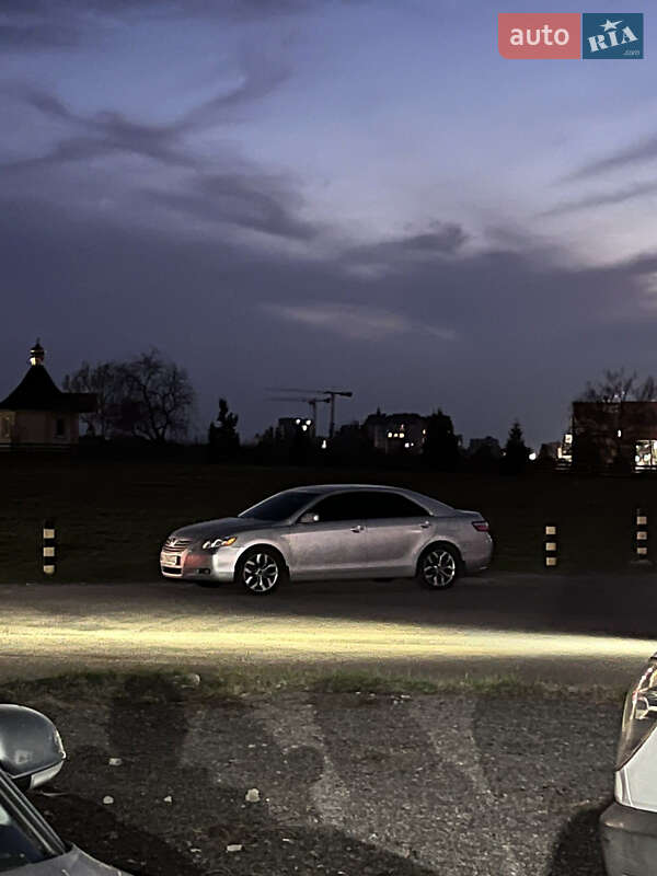 Седан Toyota Camry 2006 в Киеве
