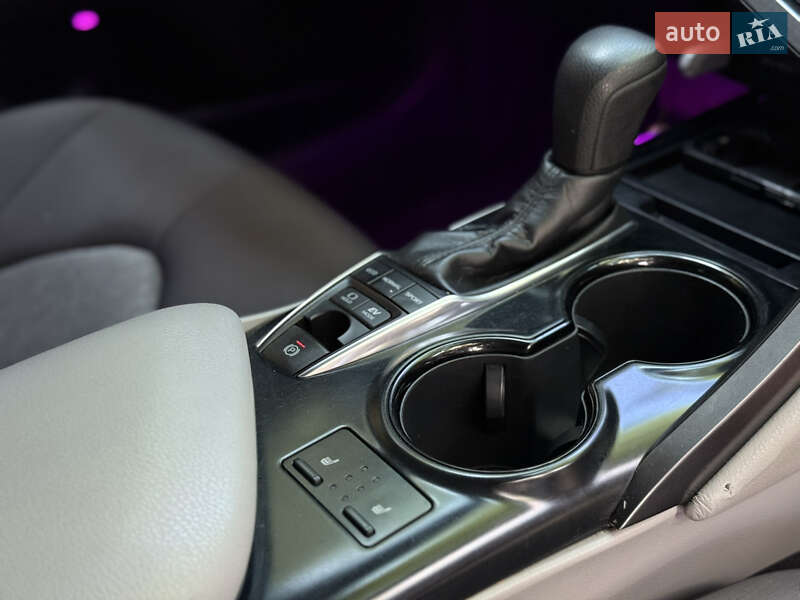 Седан Toyota Camry 2018 в Виннице