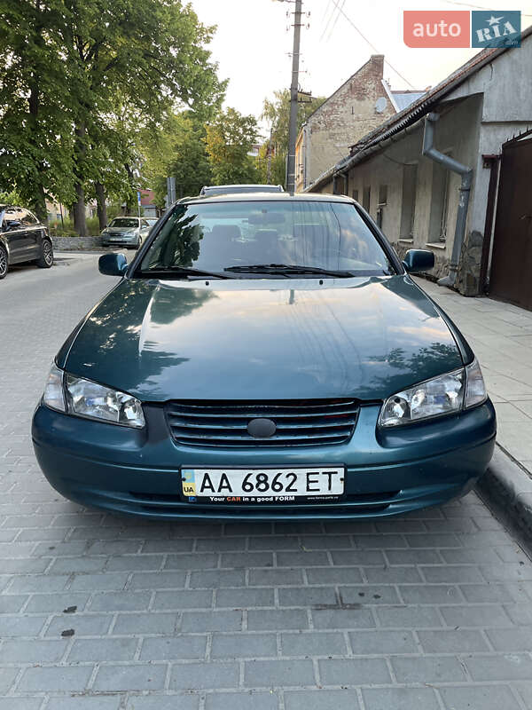 Седан Toyota Camry 2001 в Львове
