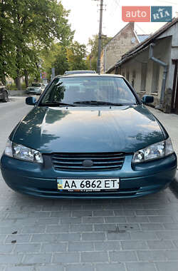 Седан Toyota Camry 2001 в 