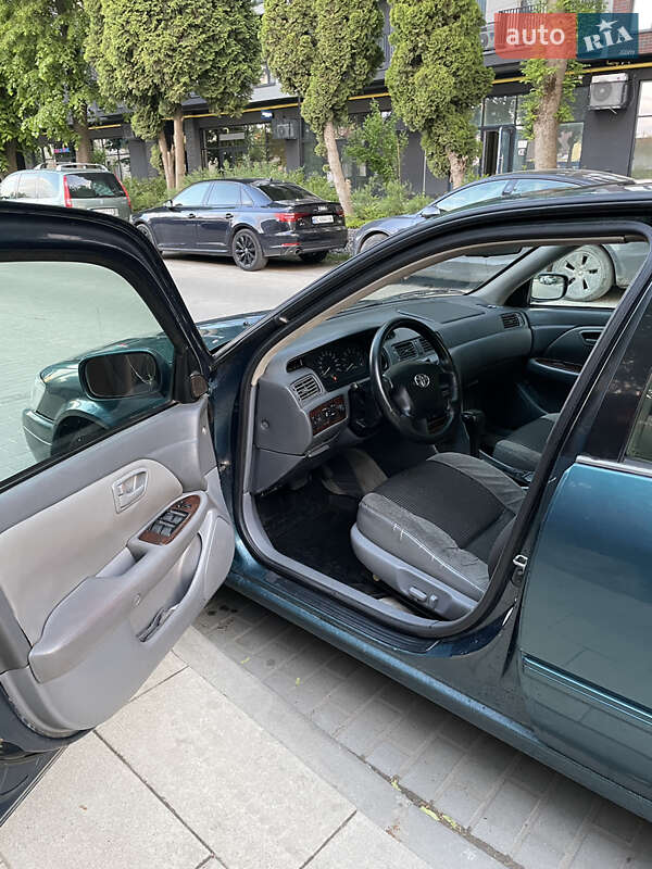 Седан Toyota Camry 2001 в Львове
