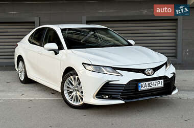 Седан Toyota Camry 2021 в Киеве