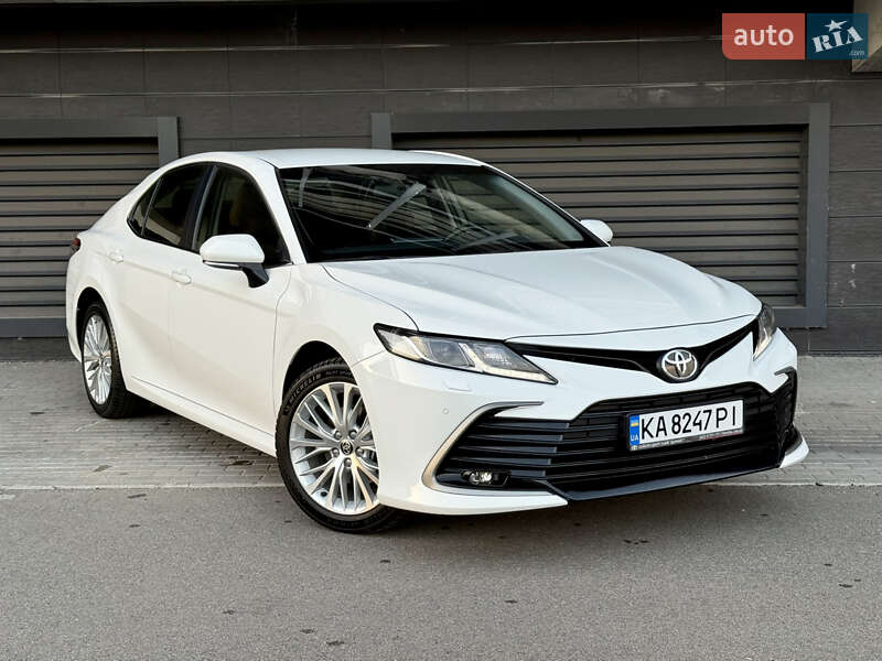 Toyota Camry 2021